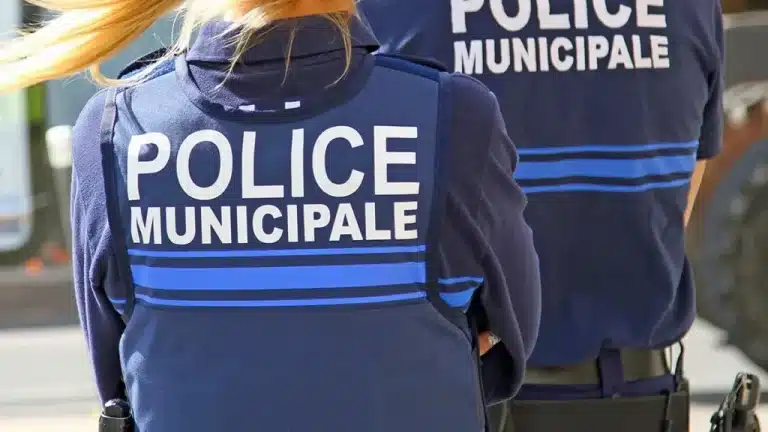 « La norme est d’un policier pour 1 000 habitants » : le nouveau maire étoffe sa police municipale et muscle ses horaires pour renforcer la sécurité et la proximité avec les habitants à Pamiers