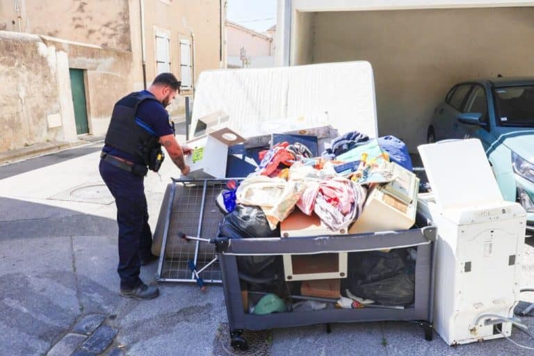 « 300 000 euros par an », les dépôts sauvages et les abandons de déchets sont une plaie pour ces communes